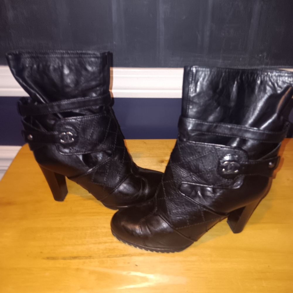 Chanel CC Leather Heeled Boots Size 34 1/2 - Picture 1 of 6